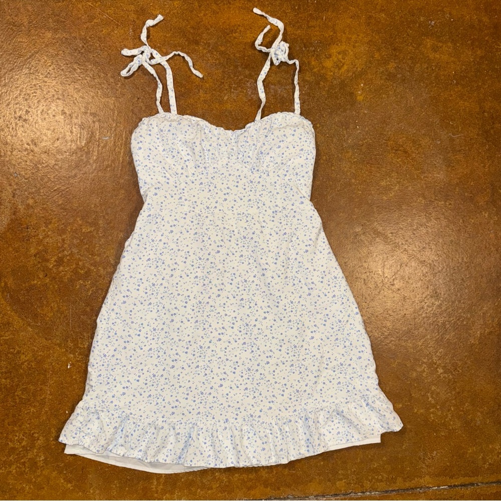 Hollister floral mini dress, tie straps, sweetheart neckline, ruffle hem medium